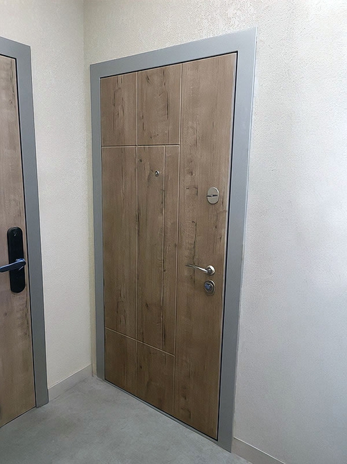 Дверь МДФ с серой коробкой