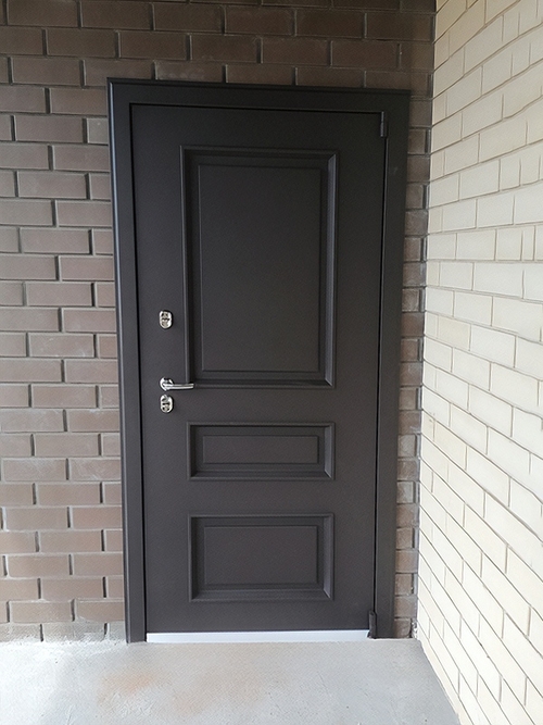 Входная металлофиленчатая дверь